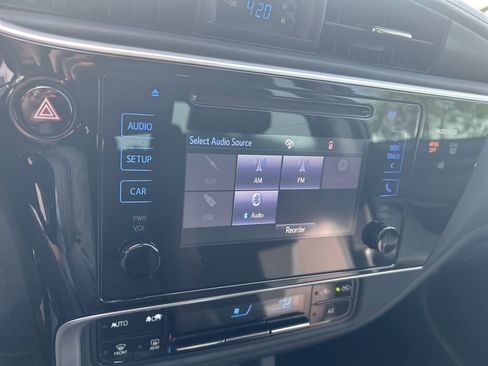 Used 2017 Toyota Corolla LE image 9