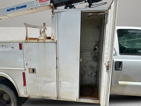 Used 2014 Ford F550 2WD Regular Cab Super Duty image 36