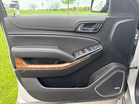 Used 2020 Chevrolet Suburban Premier AWD/4WD image 25