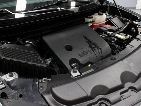 Used 2023 Chevrolet Traverse LT FWD image 17