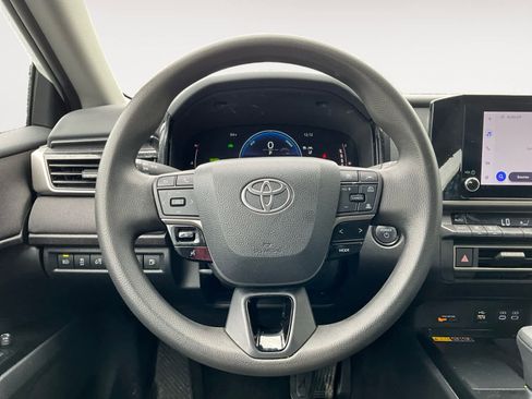 Used 2025 Toyota Camry LE image 13