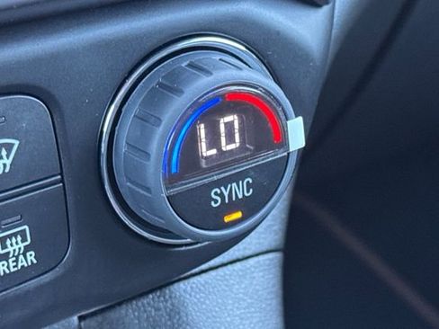 Used 2022 GMC Acadia AT4 w/ Technology Package image 31