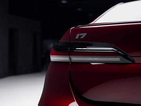 Used 2023 BMW i7 xDrive60 w/ Parking Assistance Package image 27