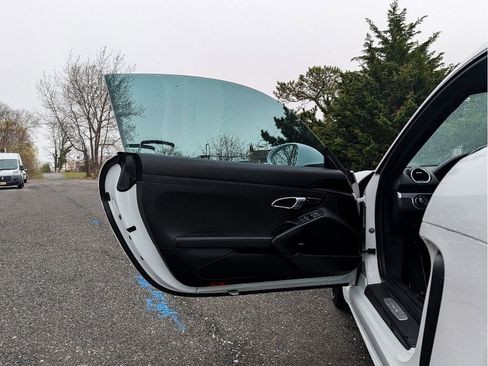 Used 2018 Porsche 718 Cayman S w/ Sport Chrono Package image 10