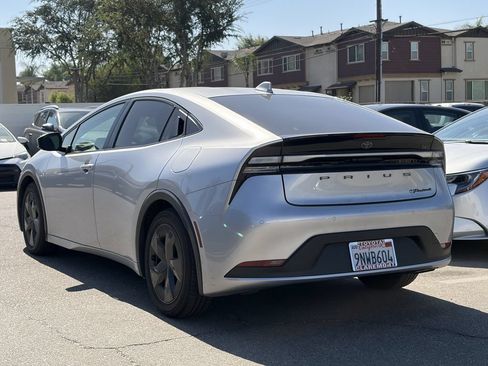 Used 2024 Toyota Prius Prime FWD image 4