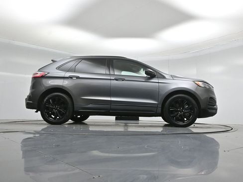 Certified 2022 Ford Edge SE w/ Black Appearance Package image 48