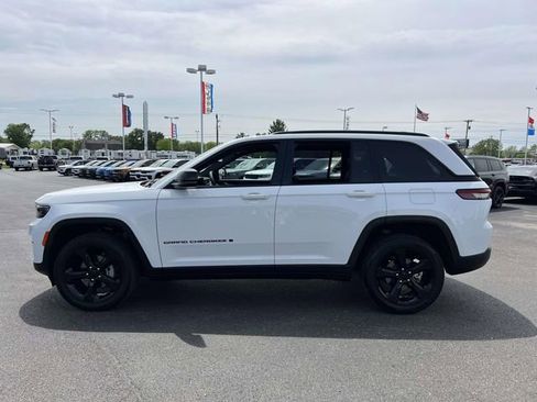 Certified 2024 Jeep Grand Cherokee Altitude AWD/4WD image 4