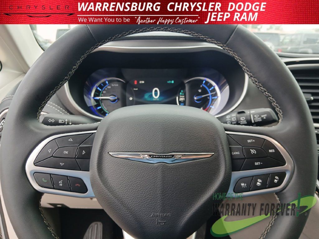 Used 2024 Chrysler Pacifica Limited FWD image 21
