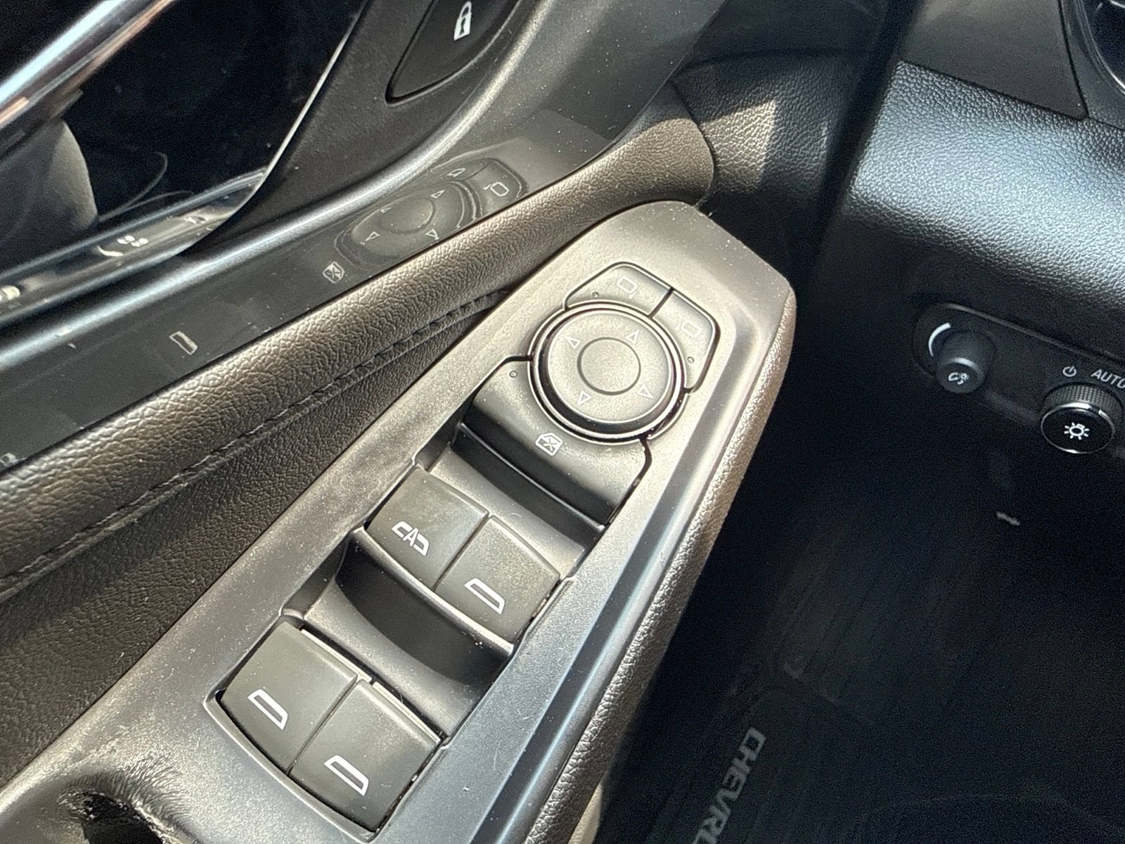 Used 2022 Chevrolet Traverse LT AWD/4WD image 39