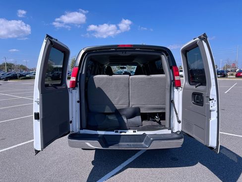 Used 2018 Chevrolet Express 3500 LT w/ LT Preferred Equipment Group image 33