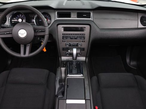 Used 2010 Ford Mustang Convertible RWD image 2