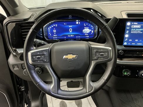 Used 2022 Chevrolet Silverado 1500 LT w/ Protection Package AWD/4WD image 12