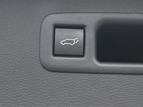 Used 2025 Toyota Highlander Limited image 36