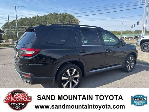 Used 2023 Honda Pilot Elite image 3