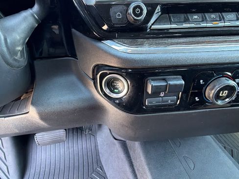 Used 2022 Chevrolet Silverado 1500 LT AWD/4WD image 17