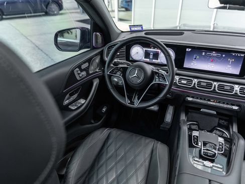 Used 2024 Mercedes-Benz Maybach GLS 600 4MATIC image 43