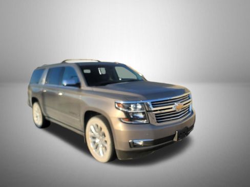 Used 2019 Chevrolet Suburban Premier w/ Premier Plus Edition image 2
