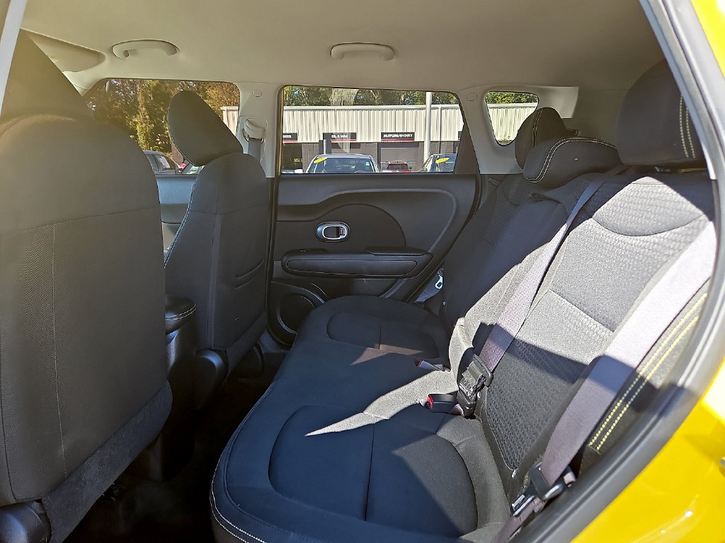Used 2016 Kia Soul + FWD image 11