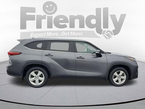 Used 2023 Toyota Highlander LE AWD/4WD image 6