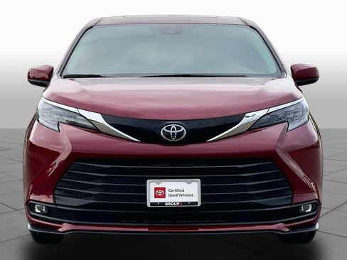 Certified 2026 Toyota Sienna XLE FWD image 4