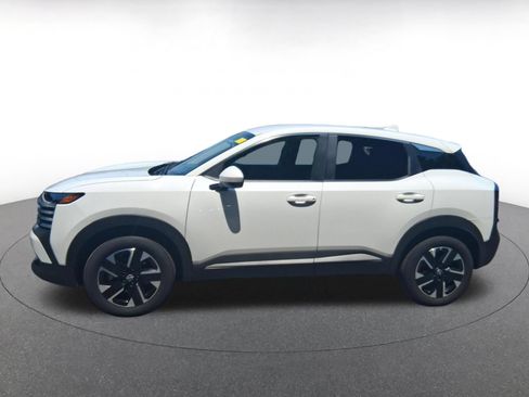 Used 2025 Nissan Kicks SV AWD/4WD image 9