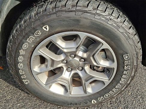 Used 2021 Jeep Cherokee Trailhawk w/ Technology Group image 10