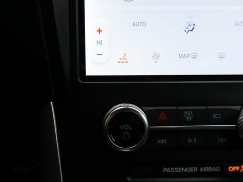 Used 2024 Ford Edge SEL image 8