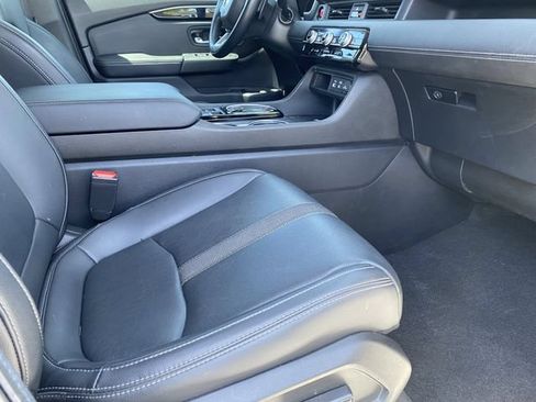 Certified 2025 Honda Pilot Touring image 11