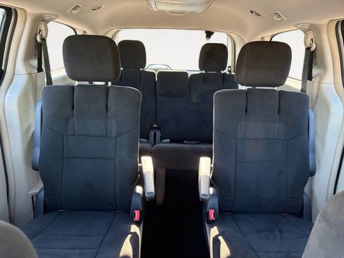 Used 2012 Dodge Grand Caravan Crew FWD image 4