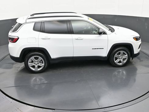 Used 2024 Jeep Compass Latitude image 25