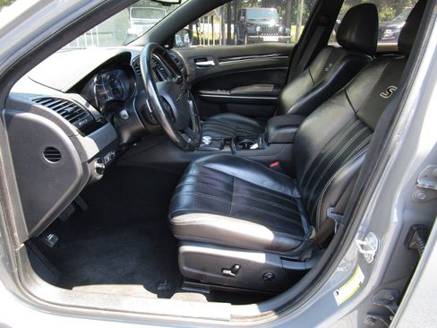 Used 2019 Chrysler 300 S image 19