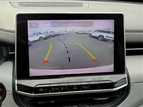 Used 2024 Jeep Compass Limited image 17