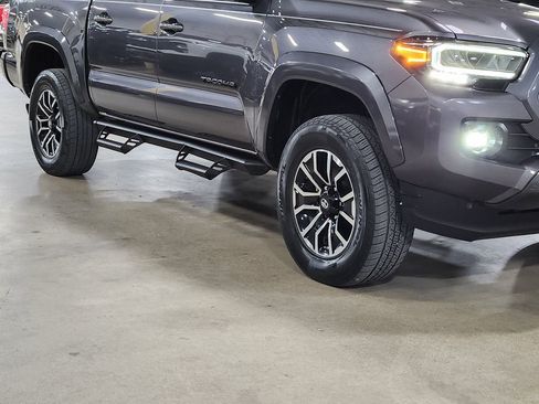 Used 2021 Toyota Tacoma TRD Sport w/ Technology Package image 16
