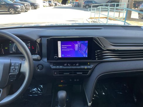 Used 2025 Toyota Camry LE image 18