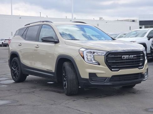 Used 2023 GMC Terrain SLE w/ Driver Convenience Package image 15
