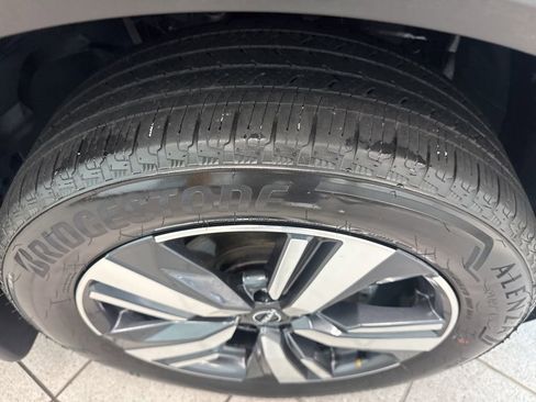 Used 2024 Nissan Rogue SL image 25