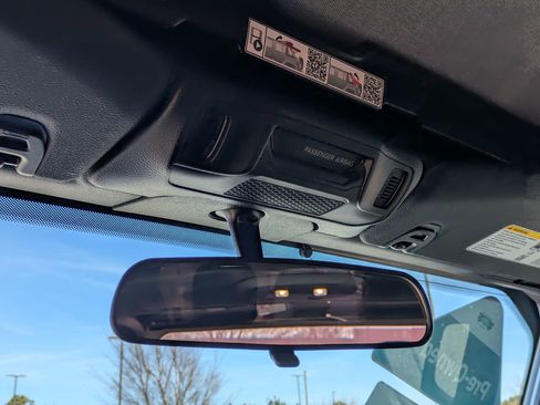 Used 2025 Jeep Wrangler Sport image 27