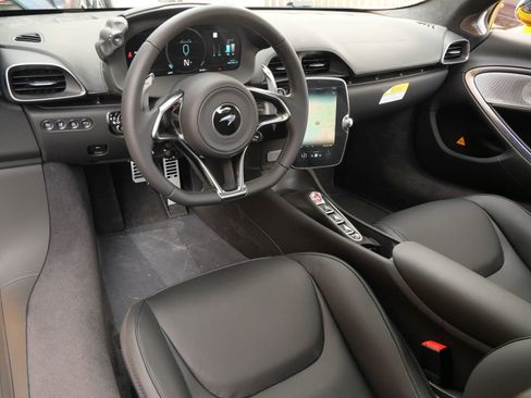 Used 2023 McLaren Artura RWD image 8