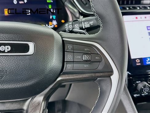 Used 2022 Jeep Grand Cherokee Limited 4xe image 16