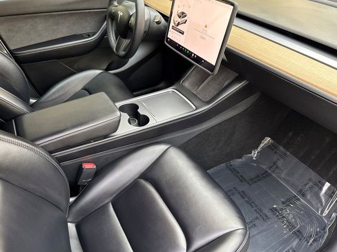 Used 2022 Tesla Model Y Performance image 14