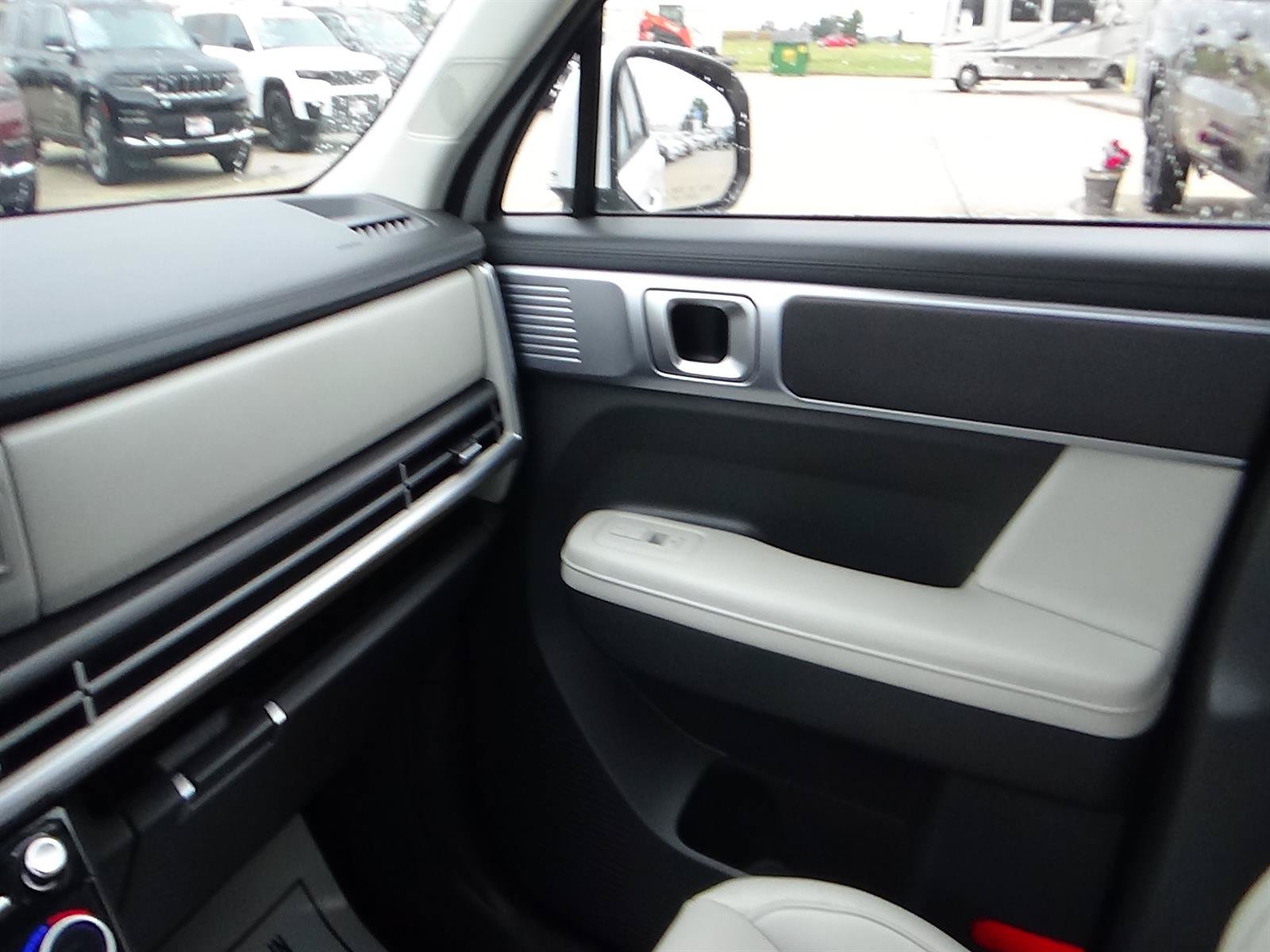 Used 2026 Hyundai Santa Fe SEL FWD image 31