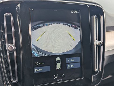 Used 2020 Volvo XC40 T4 Momentum w/ Protection Package Premier image 25