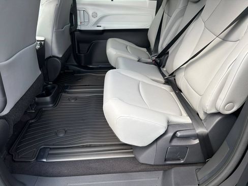 New 2026 Toyota Sienna XLE FWD image 18