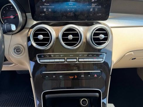 Used 2021 Mercedes-Benz GLC 300 image 19