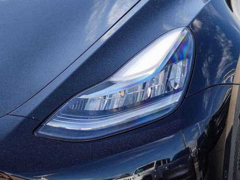 Used 2022 Tesla Model Y Long Range image 8