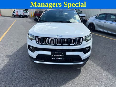 Used 2025 Jeep Compass Limited AWD/4WD image 8