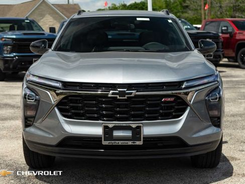 New 2026 Chevrolet Trax RS w/ Sunroof Package FWD image 2