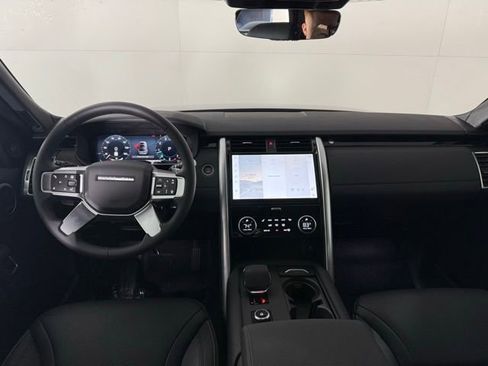 Certified 2025 Land Rover Discovery S image 29