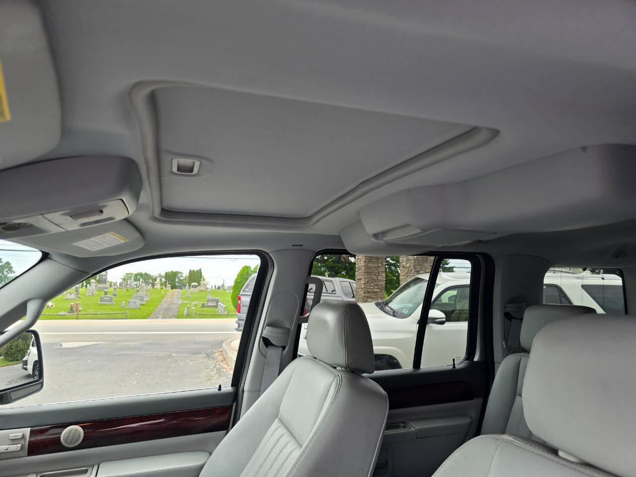 Used 2005 Lincoln Aviator AWD image 21
