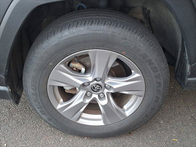 Certified 2025 Toyota RAV4 LE AWD/4WD image 6